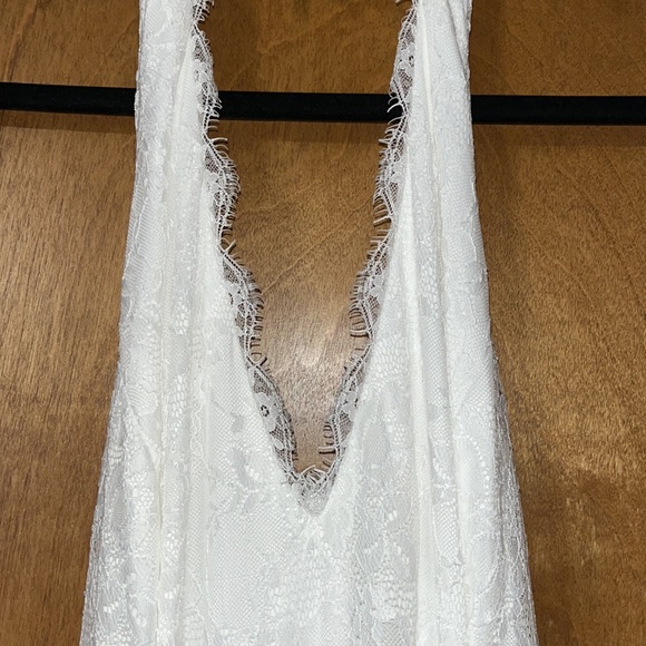 David’s Bridal Stretch Lace Halter dress - Picture 2 of 8